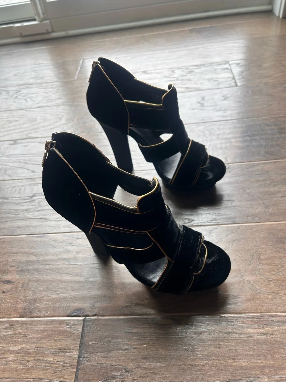 Tory Burch Velvet Leather Trim Embellishment Gladiator Sandals 7.5